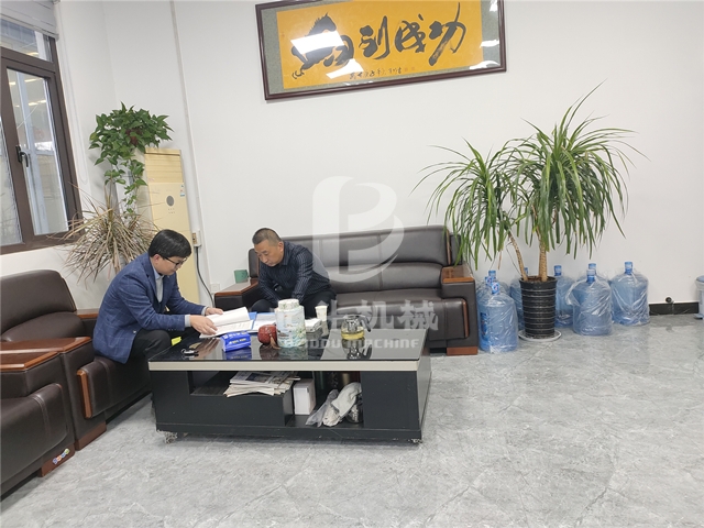 客戶(hù)走訪北斗機(jī)械,實(shí)地考察米糠炭化設(shè)備