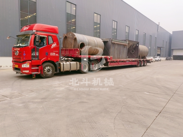 干餾臥式炭化設(shè)備啟程發(fā)往洛陽,盡顯北斗機(jī)械制造風(fēng)采